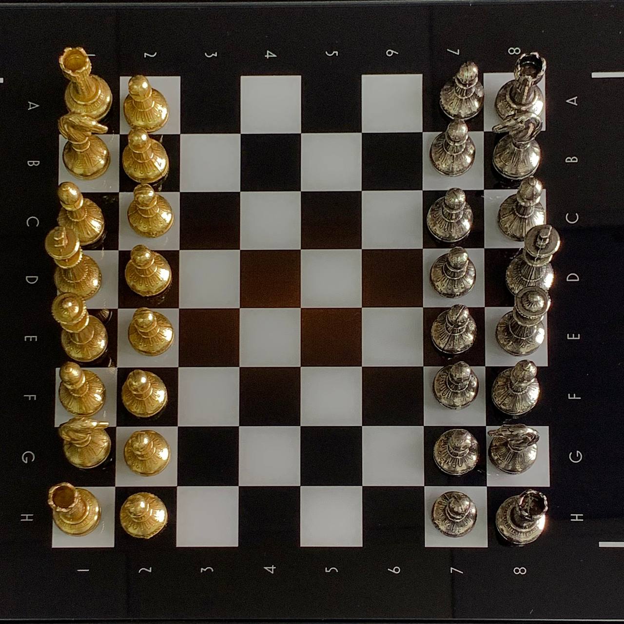 Plateau de jeu élégant 3 en 1 en verre : échecs, backgammon en verre et dames. Prêt à offrir. Personnalisé