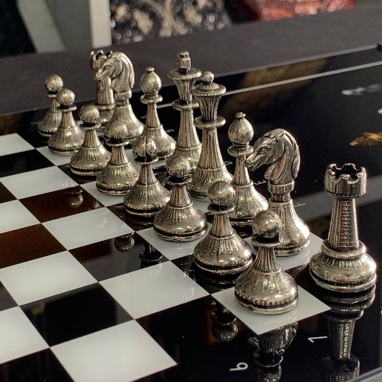 Plateau de jeu élégant 3 en 1 en verre : échecs, backgammon en verre et dames. Prêt à offrir. Personnalisé