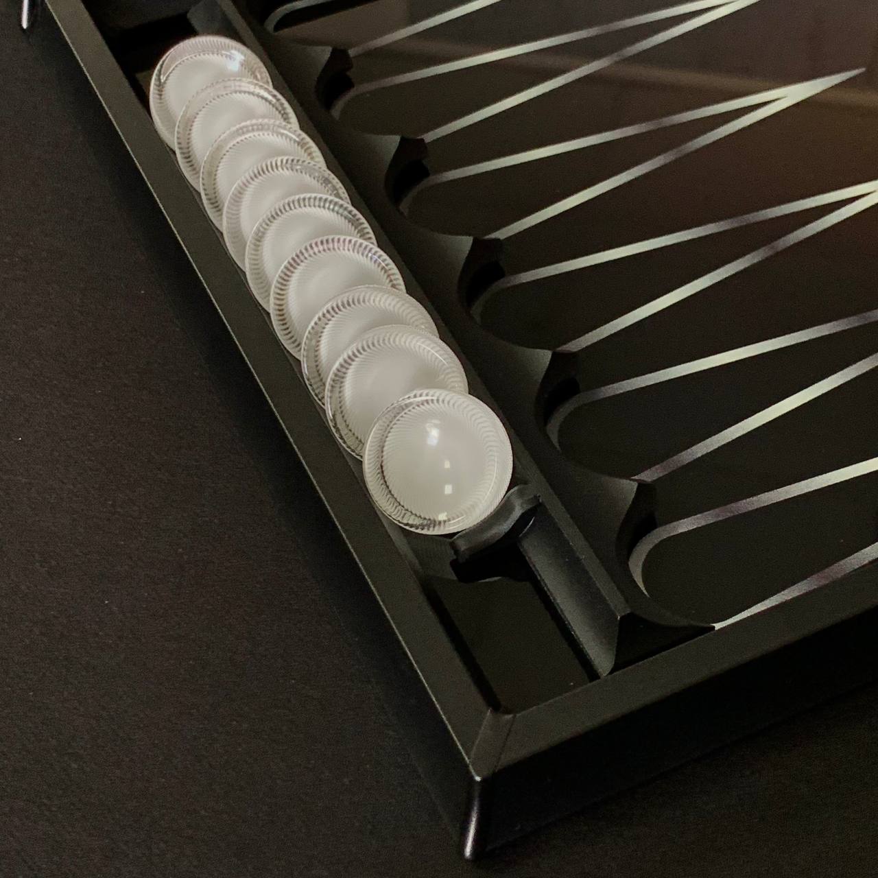 Plateau de jeu élégant 3 en 1 en verre : échecs, backgammon en verre et dames. Prêt à offrir. Personnalisé