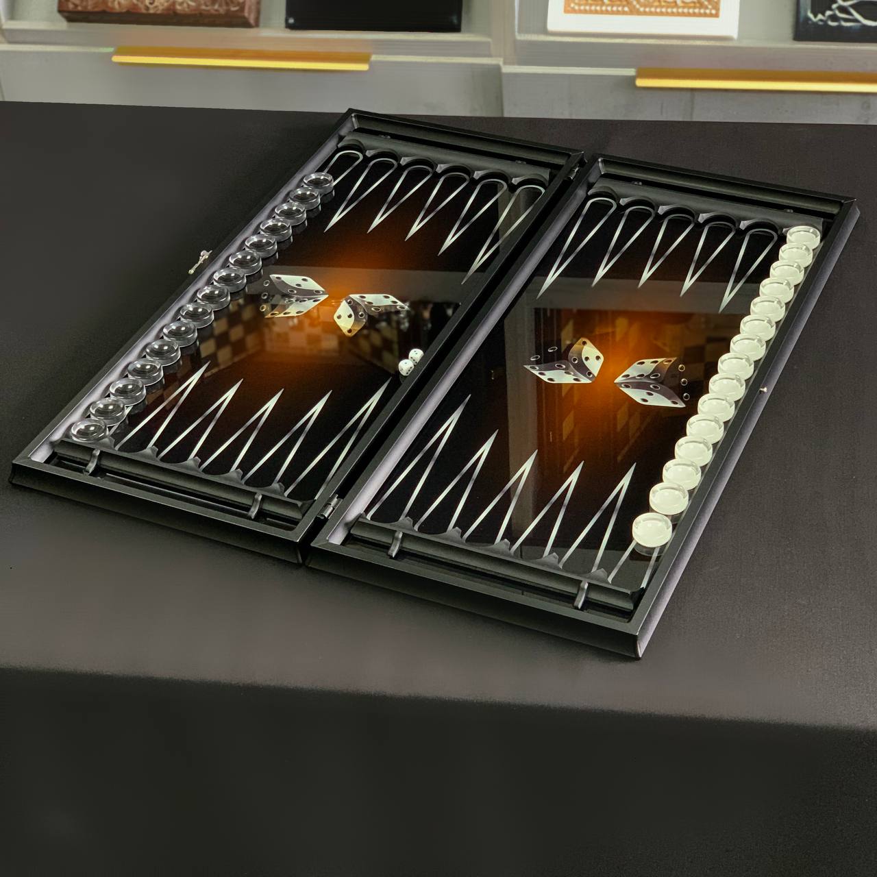 Plateau de jeu élégant 3 en 1 en verre : échecs, backgammon en verre et dames. Prêt à offrir. Personnalisé