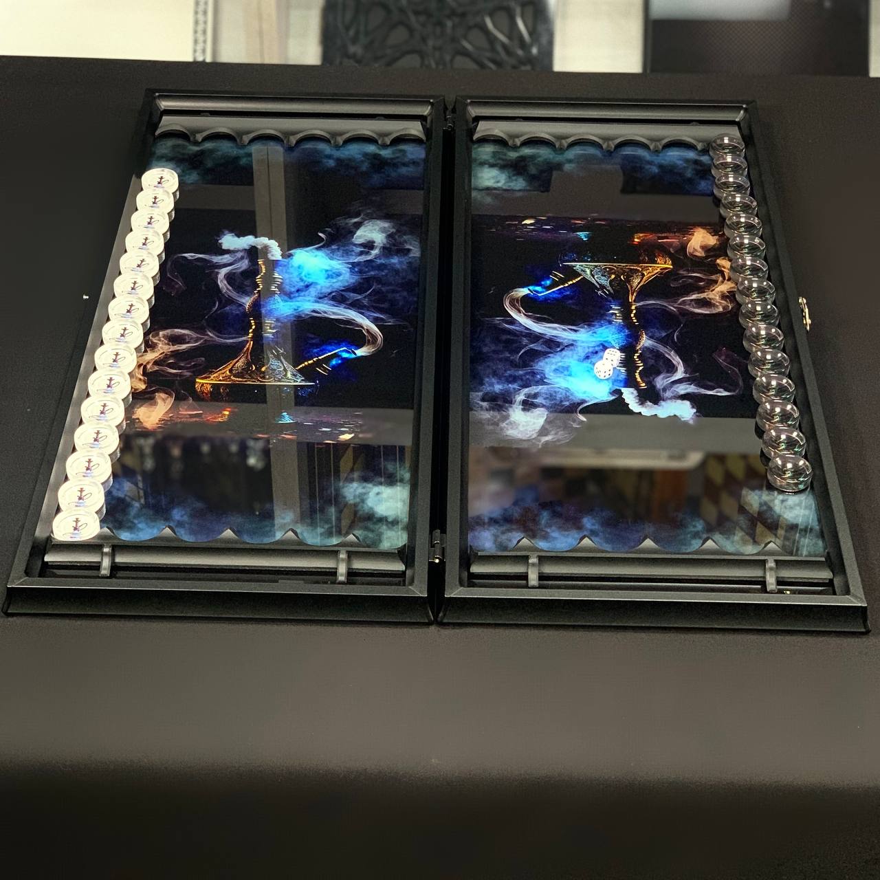 Jeu de backgammon en verre 61*27*5cm, personnalisé et prêt à offrir. Design unique.
