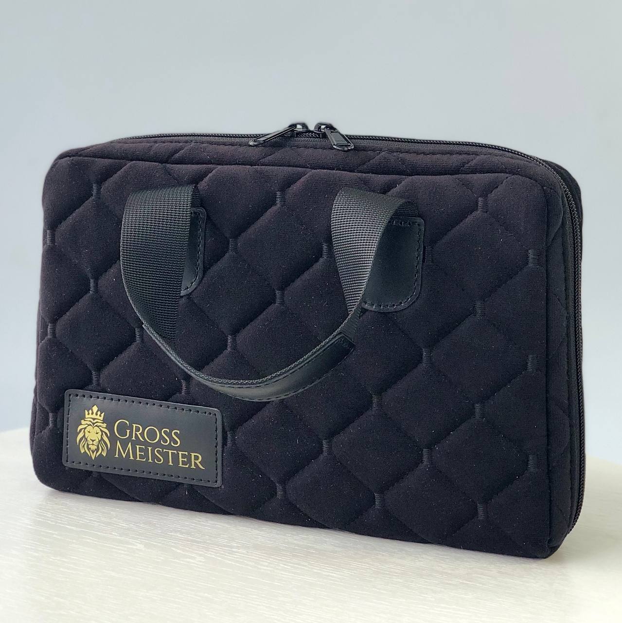 Housse de rangement en alcantara pour Stone Domino 26*16cm. Doux et confortable.