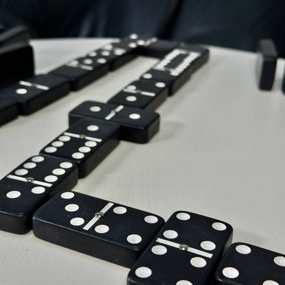 Jeu de dominos noirs 53 x 24 mm dans une boîte de rangement, qualité supérieure, prêt à offrir