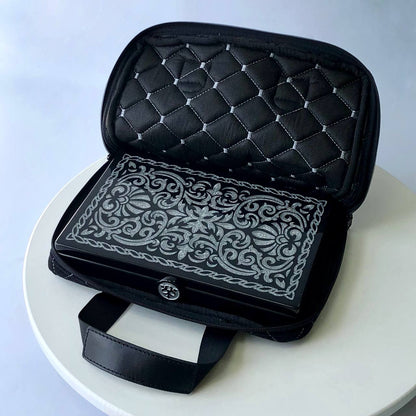 Housse de rangement en alcantara pour Stone Domino 26*16cm. Doux et confortable.
