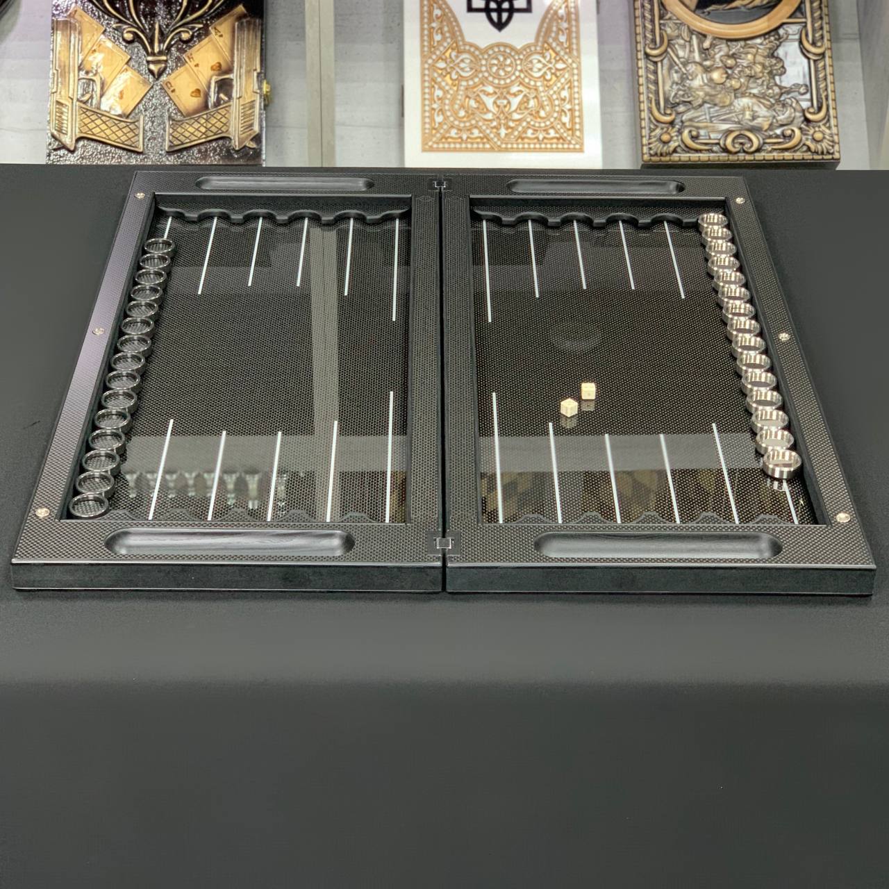Luxuriöses VIP Carbon Backgammon Set auf Aluminium Carbon Basis, 61*26,5cm, Geschenkfertig