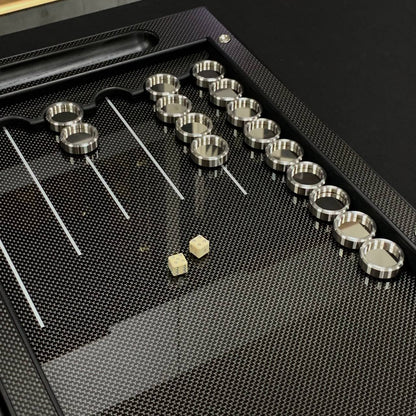 Luxuriöses VIP Carbon Backgammon Set auf Aluminium Carbon Basis, 61*26,5cm, Geschenkfertig