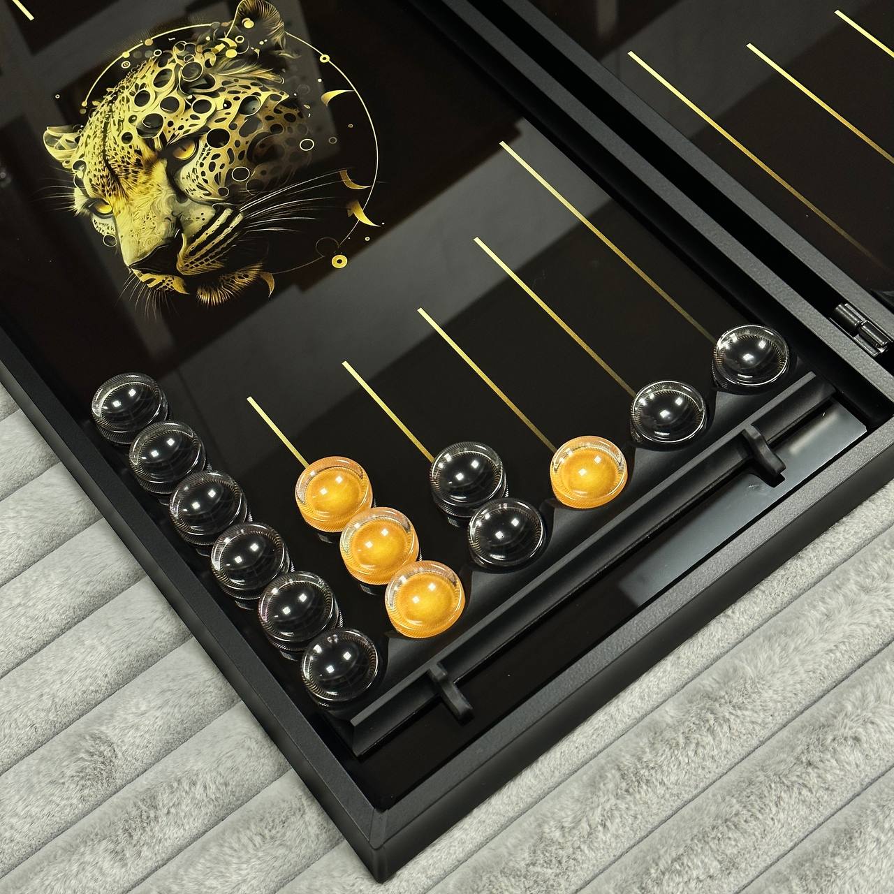 Glas-Backgammon-Set Leopard, 61 x 27 cm. Personalisierung. Als Geschenk geeignet.