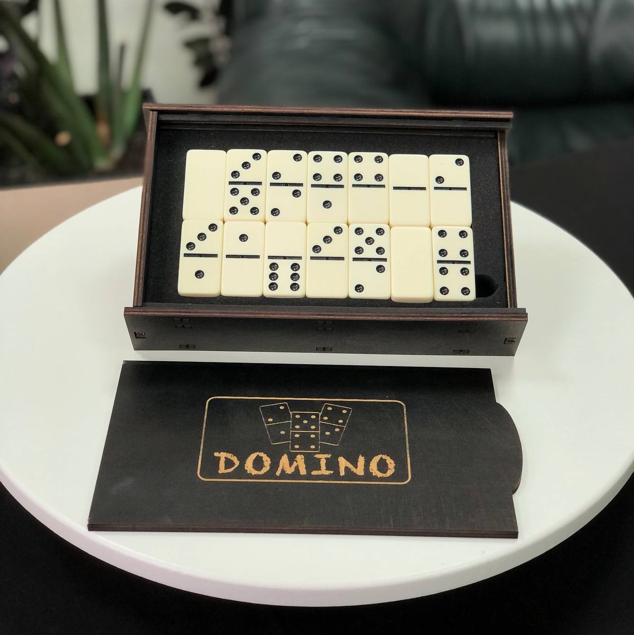 Elegantes Acryl-Domino-Set in Holzbox | Karton, 53 x 27 x 12 mm Dominogröße. Geschenkfertig