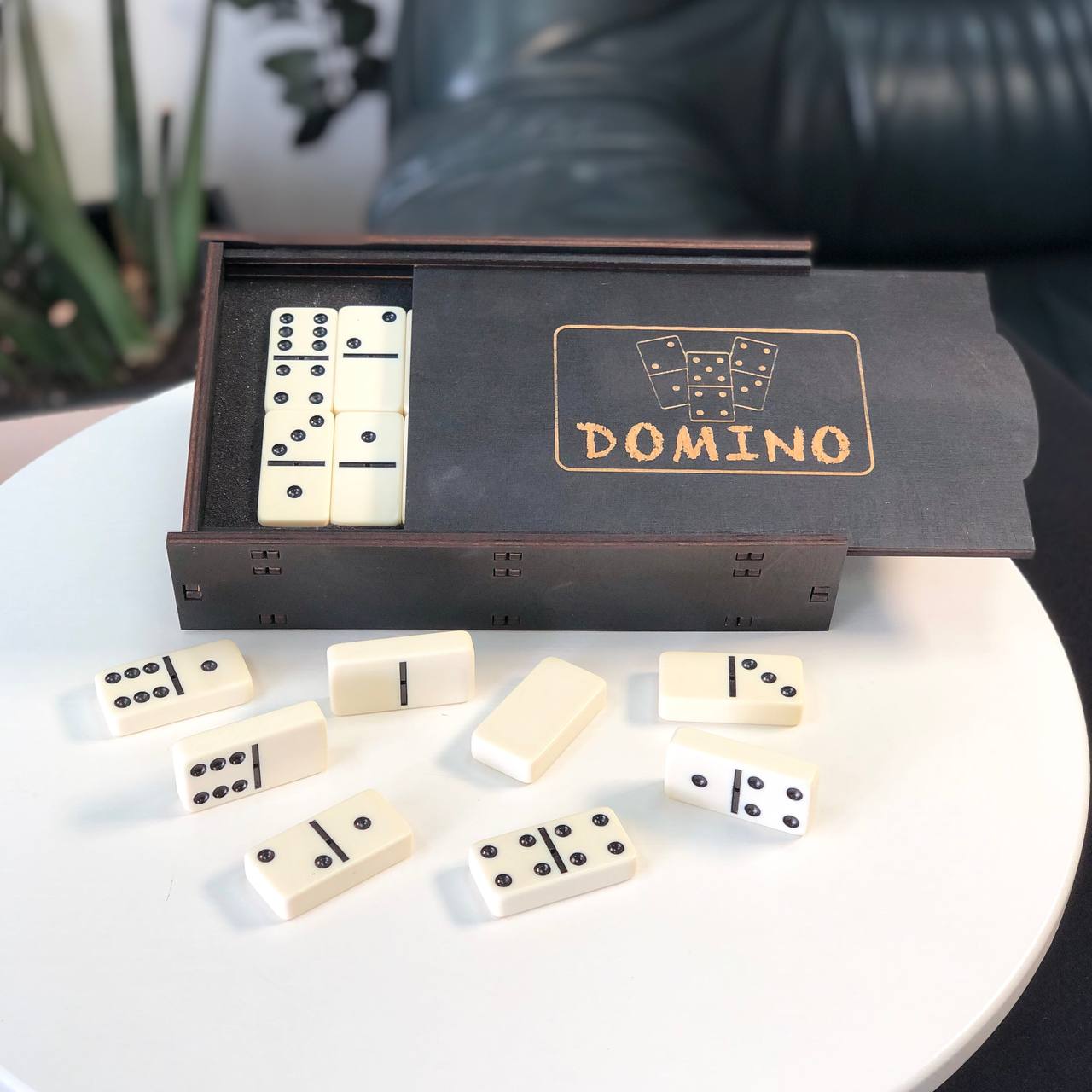 Elegantes Acryl-Domino-Set in Holzbox | Karton, 53 x 27 x 12 mm Dominogröße. Geschenkfertig