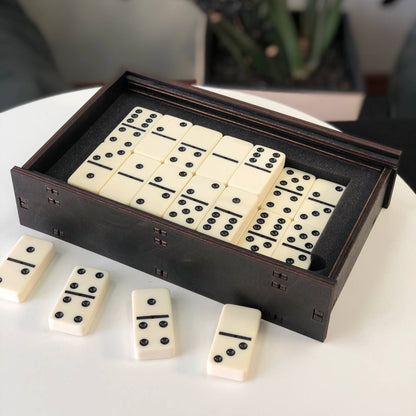 Elegantes Acryl-Domino-Set in Holzbox | Karton, 53 x 27 x 12 mm Dominogröße. Geschenkfertig