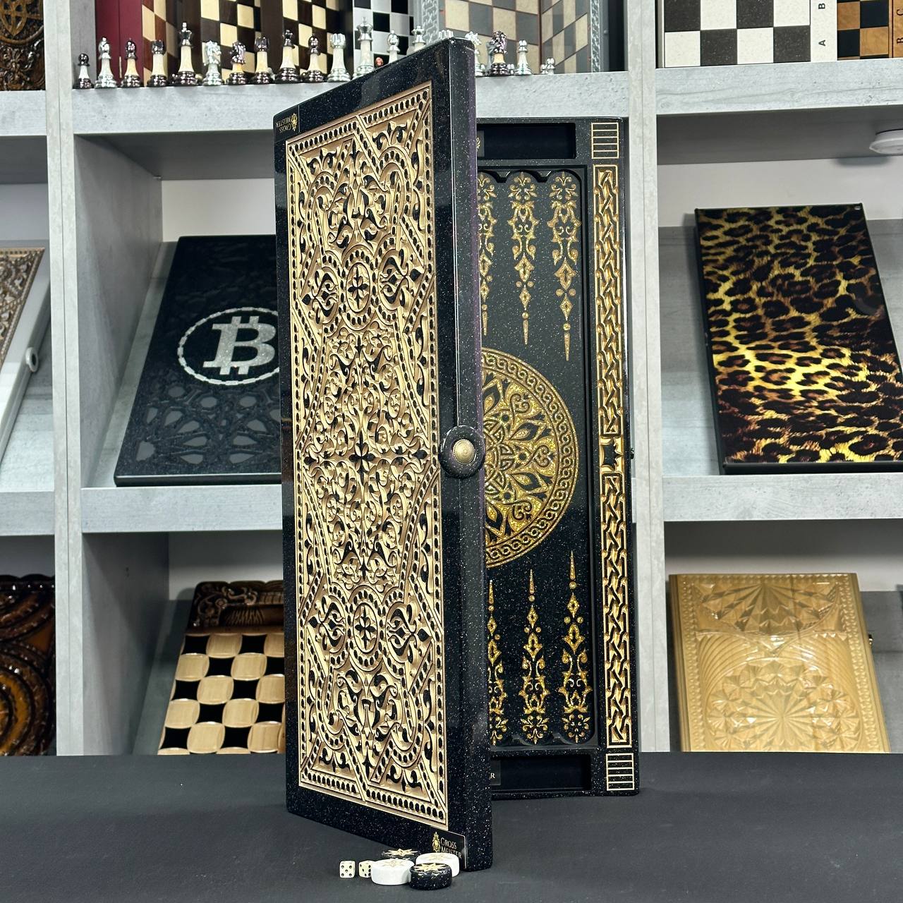 Backgammon de luxe en pierre acrylique noir et or 58×28cm, plateau en pierre Prêt à offrir