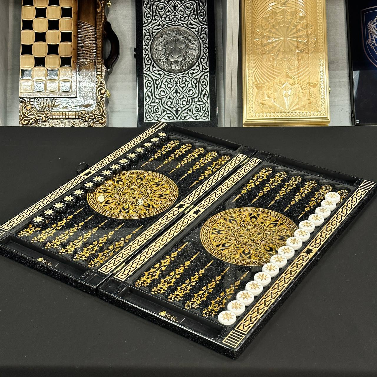 Backgammon de luxe en pierre acrylique noir et or 58×28cm, plateau en pierre Prêt à offrir