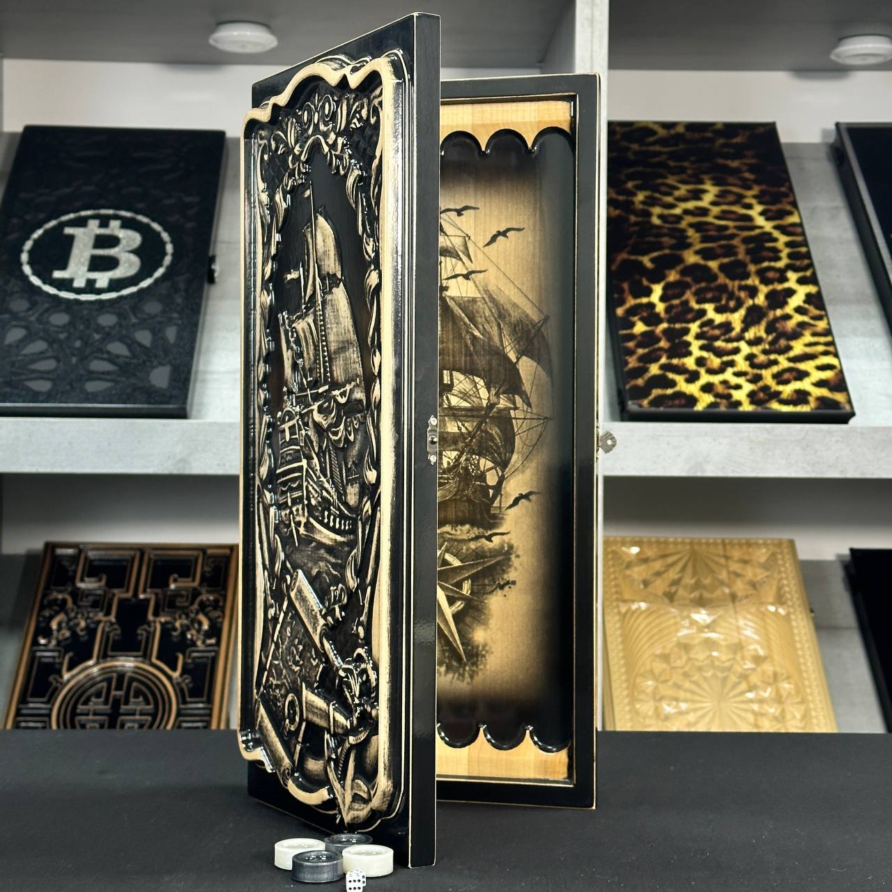 Jeu de backgammon en bois Jeu de société "Bateau", 50*23cm. Prêt à offrir. Idée cadeau élégante