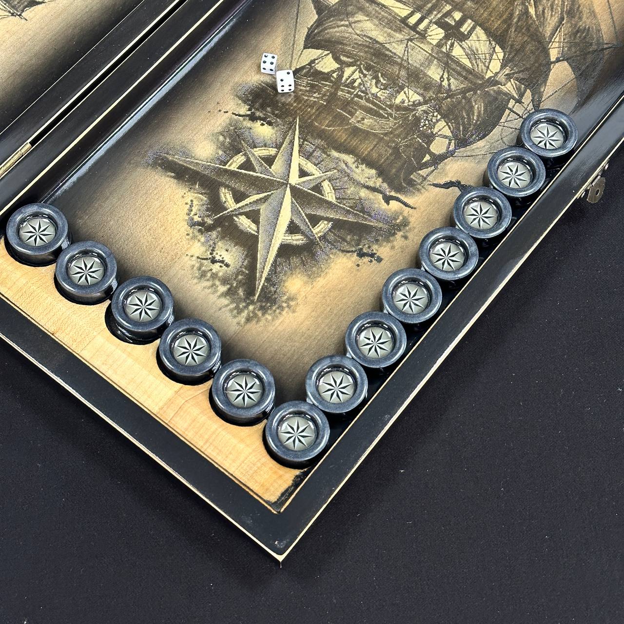 Jeu de backgammon en bois Jeu de société "Bateau", 50*23cm. Prêt à offrir. Idée cadeau élégante