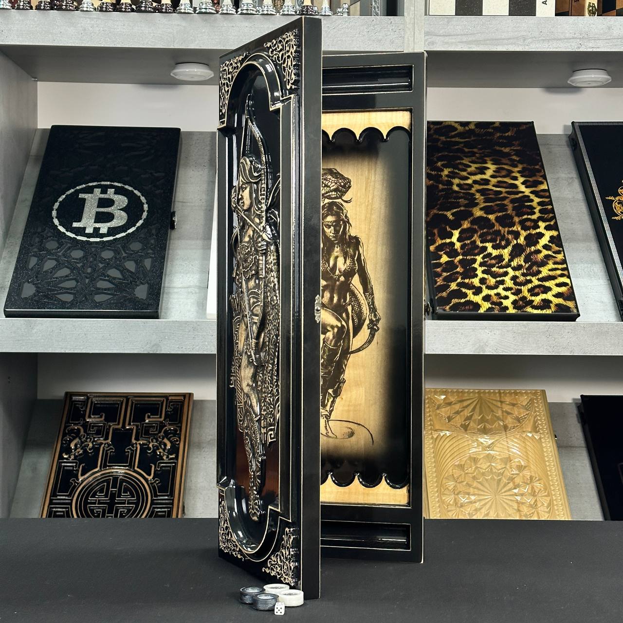 Jeu de backgammon en bois "Archer" 60*23cm. Prêt à offrir. Artisanat de qualité 