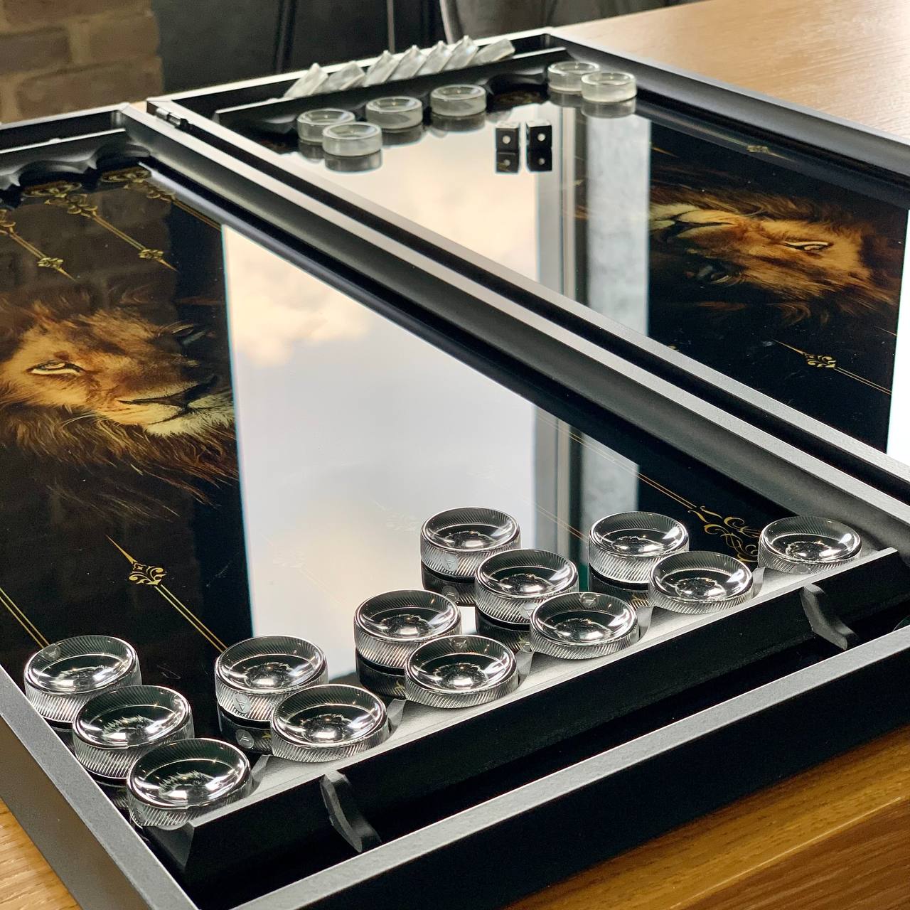 Jeu de backgammon en verre, LION Black&amp;White 61*27*5cm, Design personnalisé et exclusif. Prêt à offrir.