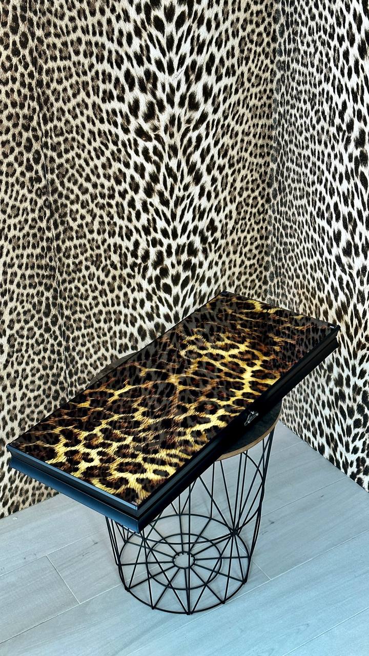 Glas-Backgammon-Set Leopard, 61 x 27 cm. Personalisierung. Als Geschenk geeignet.