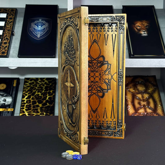 Exklusives Holz-Backgammon "Der Kompass". Individualisierbar und geschenkfertig