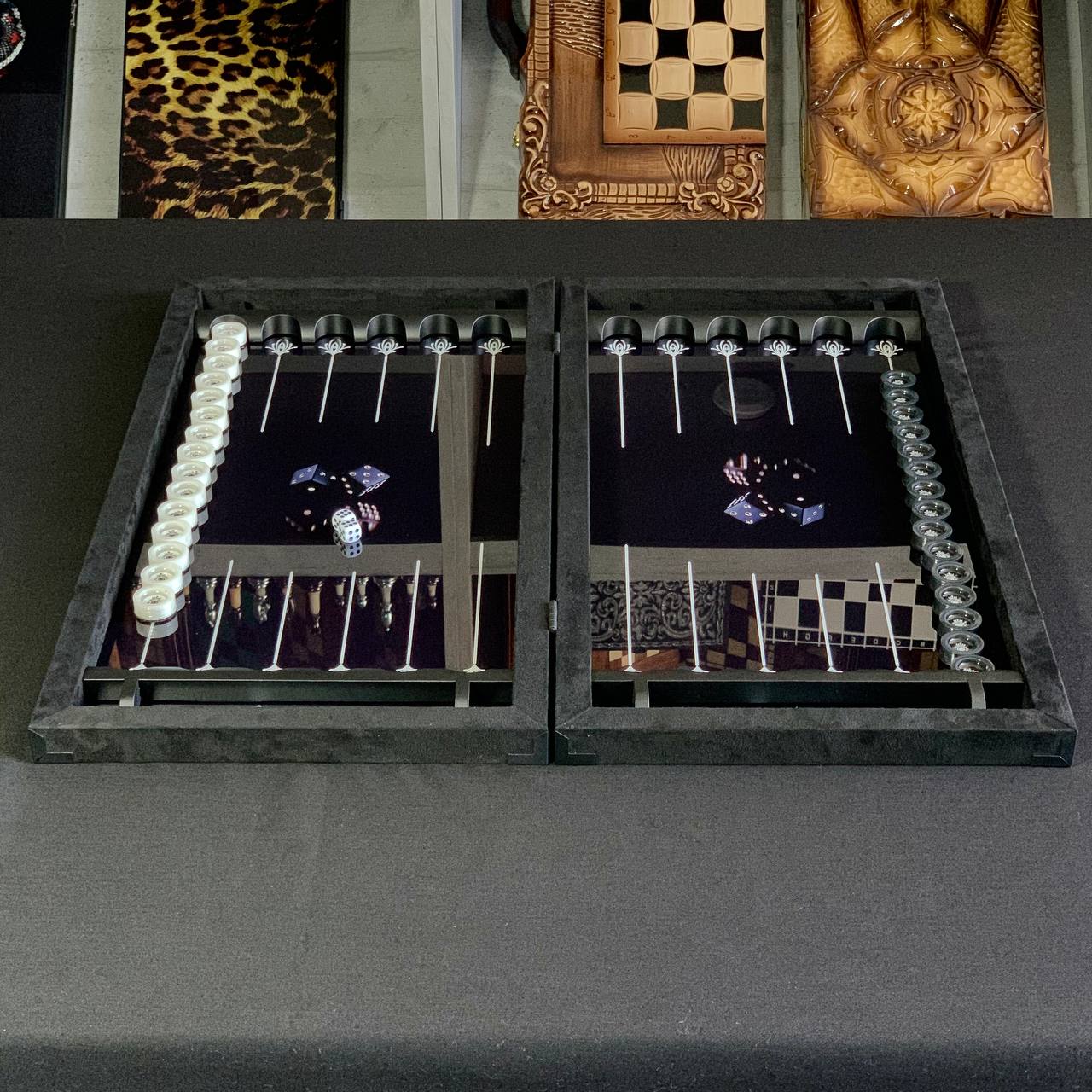 Luxuriöses handgefertigtes Backgammon-Set aus Metall und Carbon 60*30cm, Geschenkfertig VIP