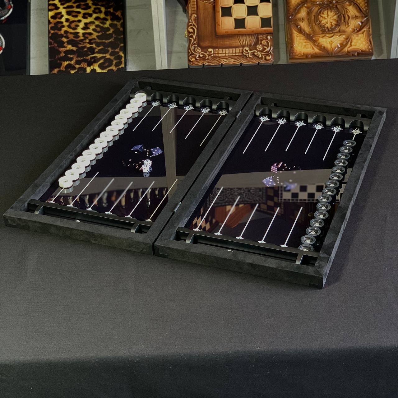 Luxuriöses handgefertigtes Backgammon-Set aus Metall und Carbon 60*30cm, Geschenkfertig VIP