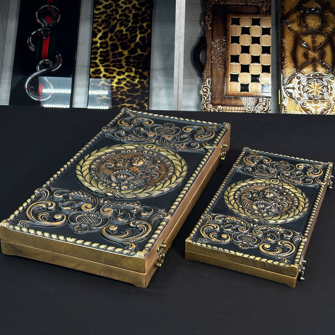 Exklusives Holz-Backgammon "Vigro Zodiac". Individualisierbar und verschenkfertig