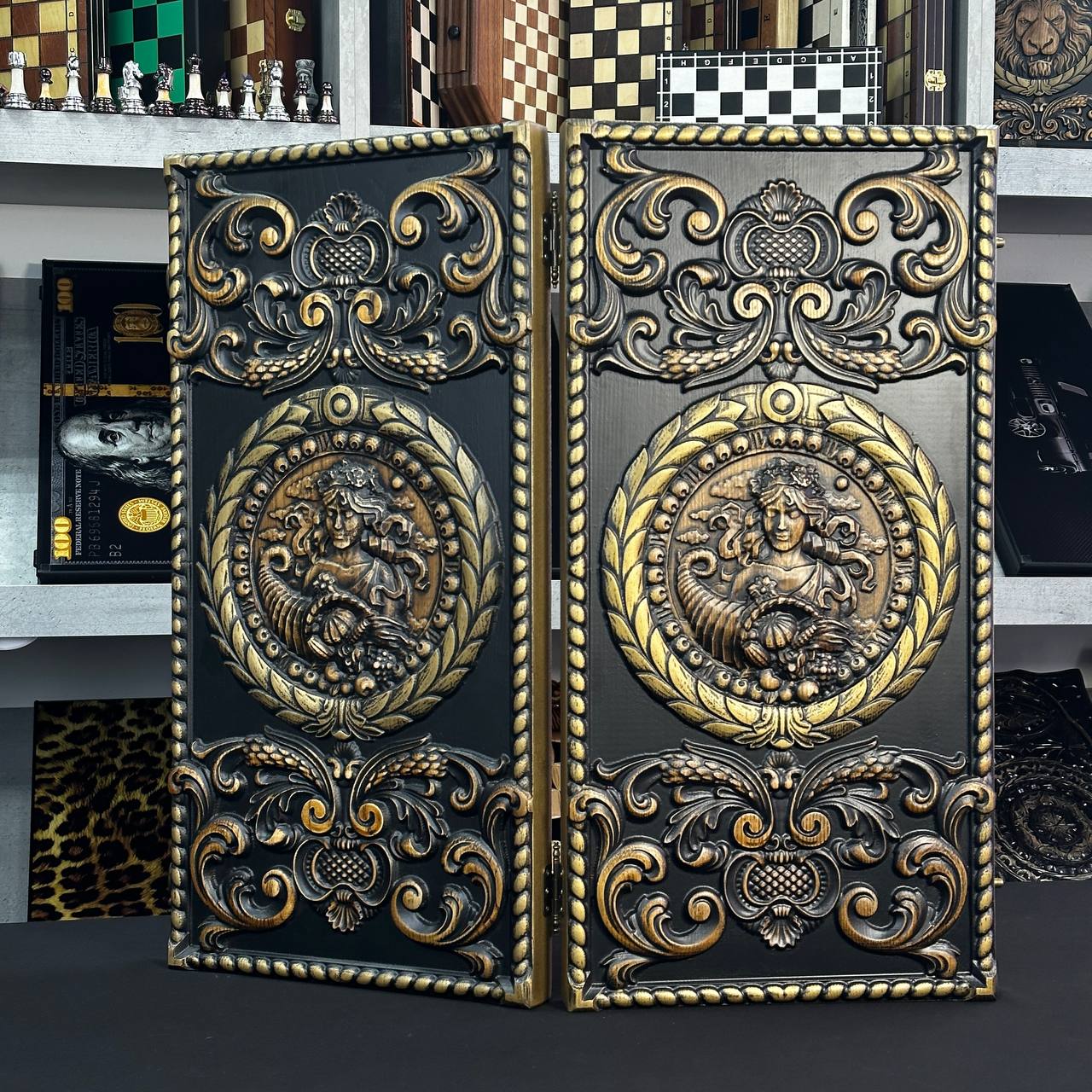 Exklusives Holz-Backgammon "Vigro Zodiac". Individualisierbar und verschenkfertig