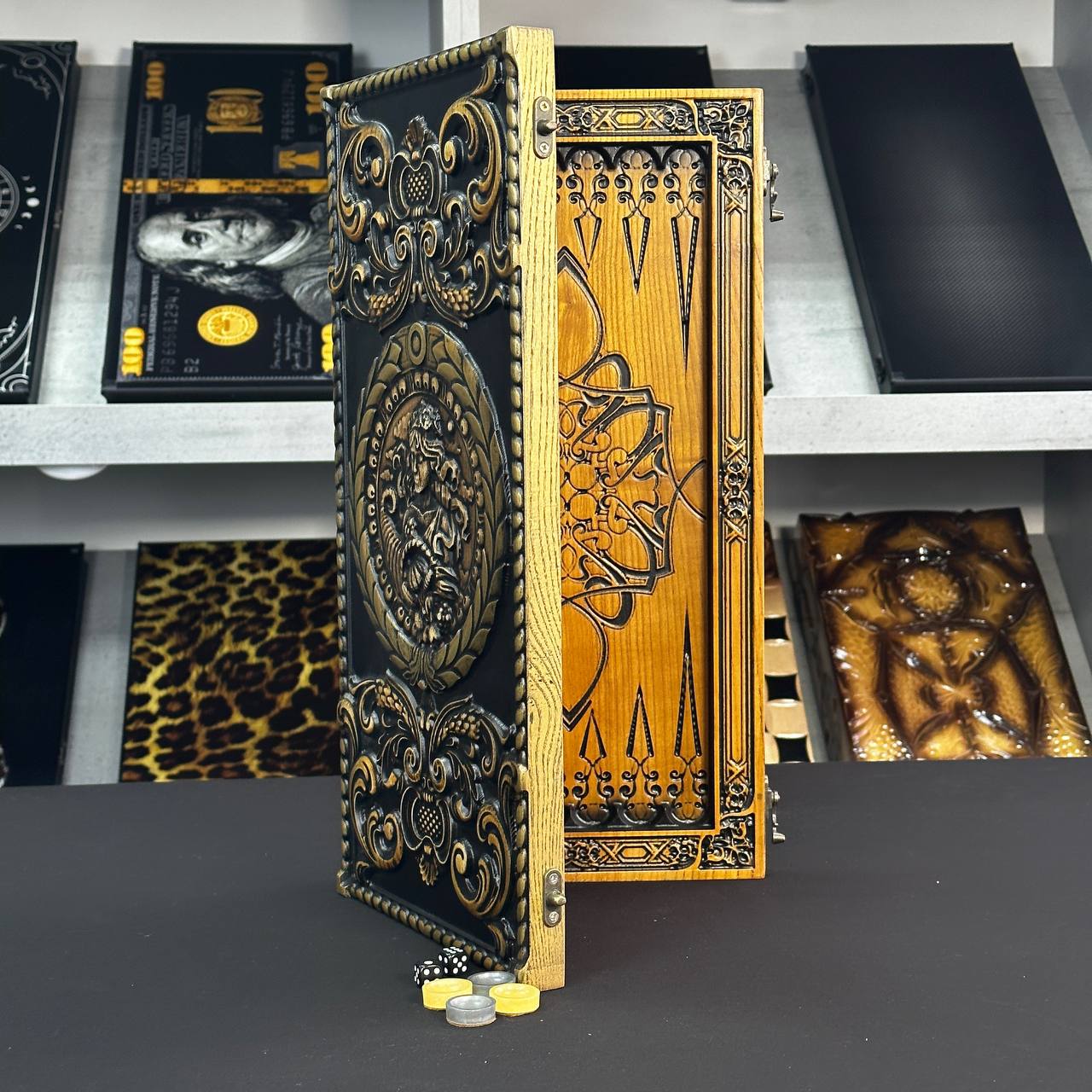 Exklusives Holz-Backgammon "Vigro Zodiac". Individualisierbar und verschenkfertig
