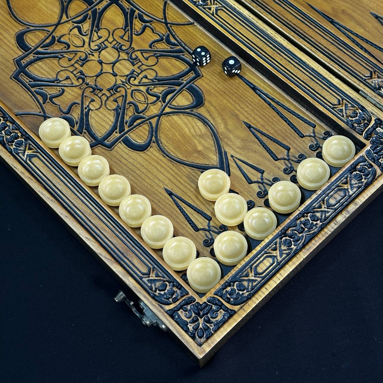 Exklusives Holz-Backgammon "Vigro Zodiac". Individualisierbar und verschenkfertig