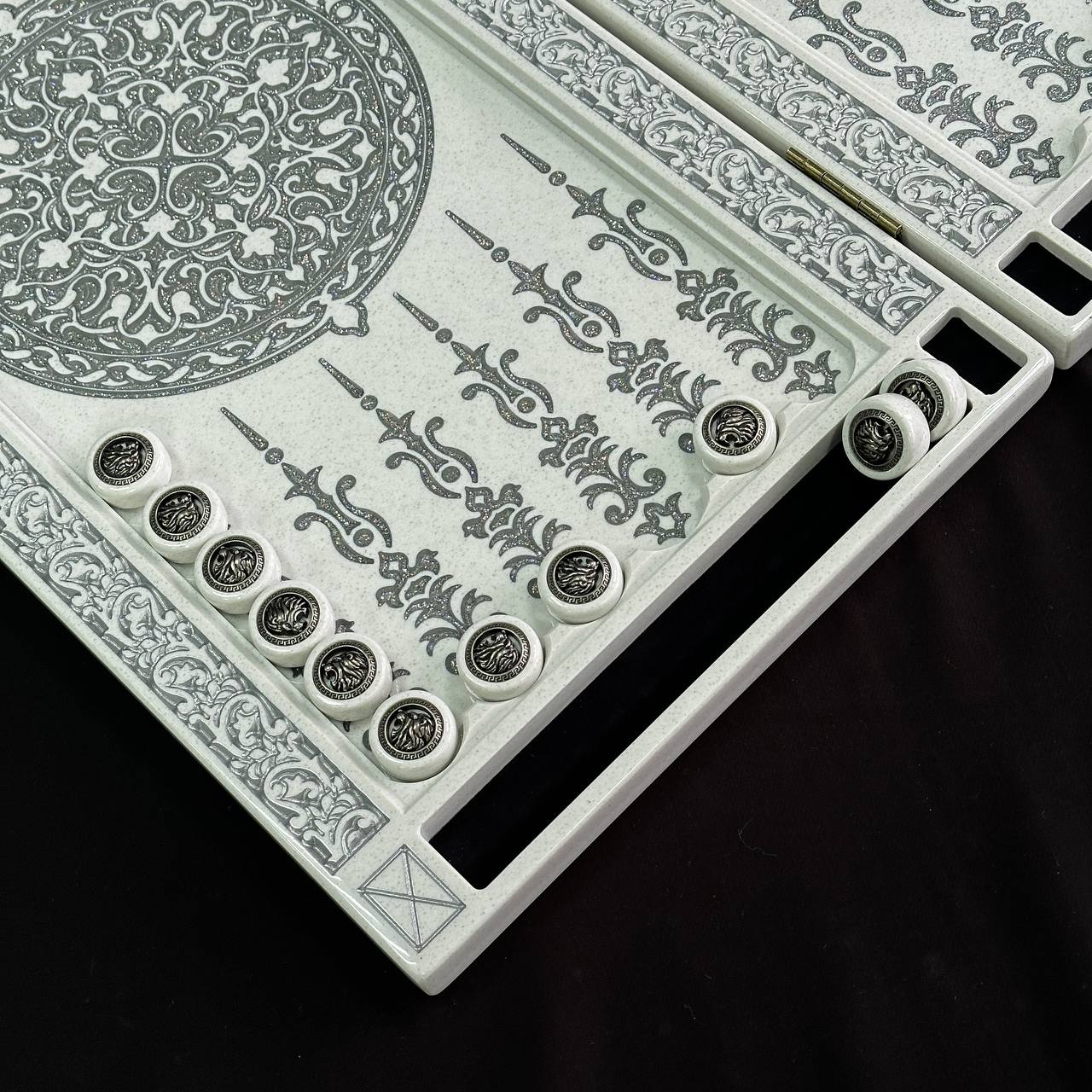 Luxuriöses weißes ACRYLSTEIN Backgammon X Großes handgemachtes Brettspiel, Geschenkfertig