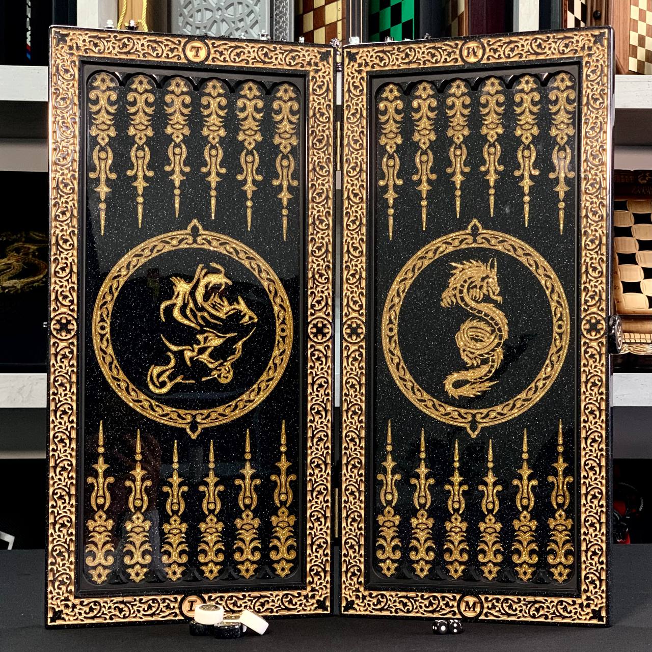 Backgammon en pierre acrylique noire de luxe « Grand Lion d'or » 58*28cm, prêt à offrir et personnalisé
