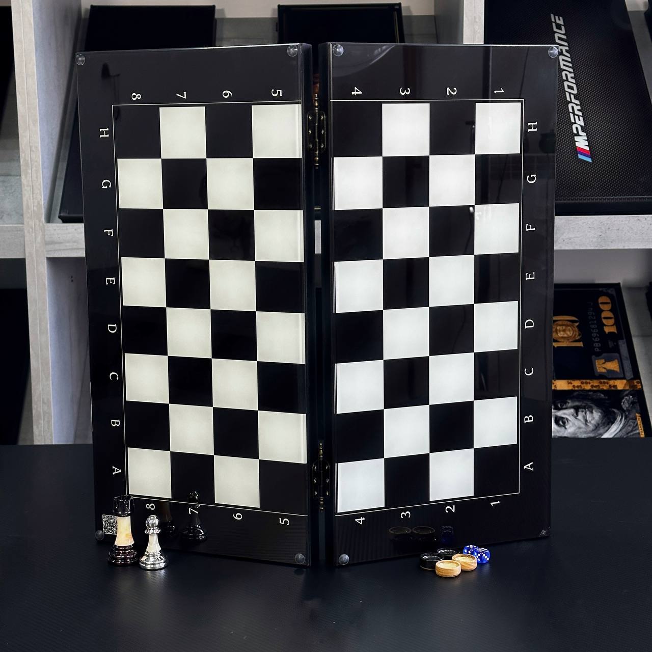Jeu d'échecs et de backgammon en verre 3 en 1 dans un cadre en bois, 2 tailles, un jeu de société luxueux prêt à offrir