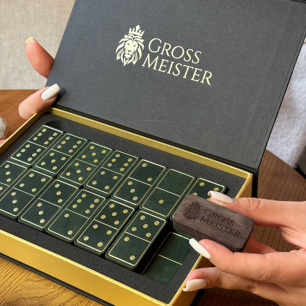 Luxuriöses Domino-Set aus Holz und elegantem Leder, 52*27*12mm grüne Dominosteine, Geschenkfertig