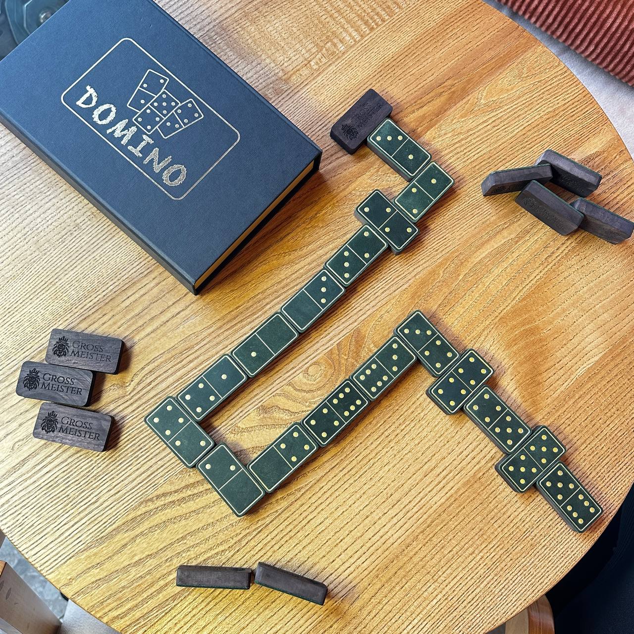 Luxuriöses Domino-Set aus Holz und elegantem Leder, 52*27*12mm grüne Dominosteine, Geschenkfertig