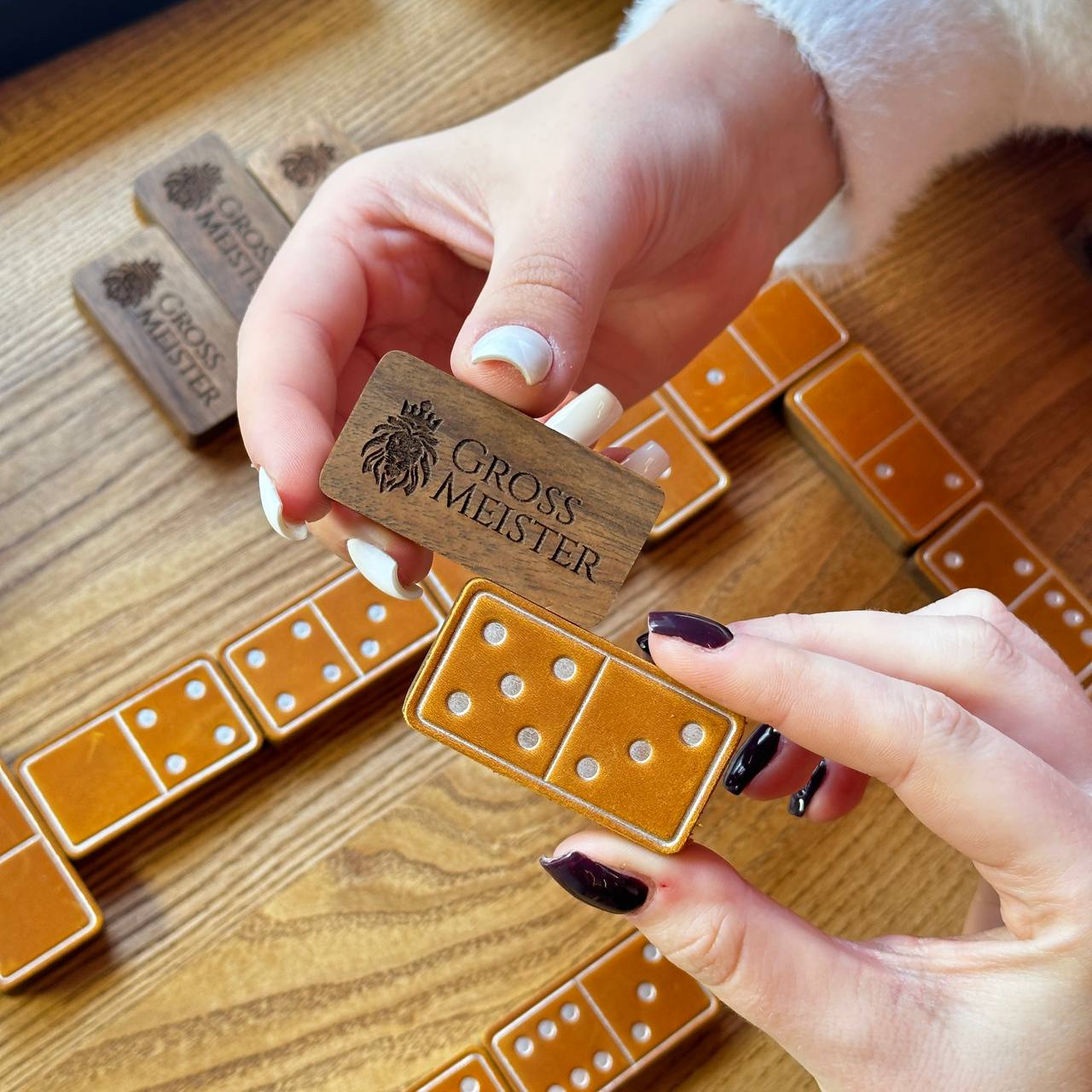 Luxuriöses Domino-Set aus Holz und elegantem Leder, 52*27*12mm orange Dominosteine, Geschenkfertig