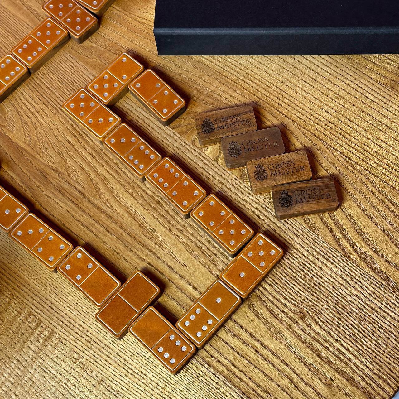 Luxuriöses Domino-Set aus Holz und elegantem Leder, 52*27*12mm orange Dominosteine, Geschenkfertig