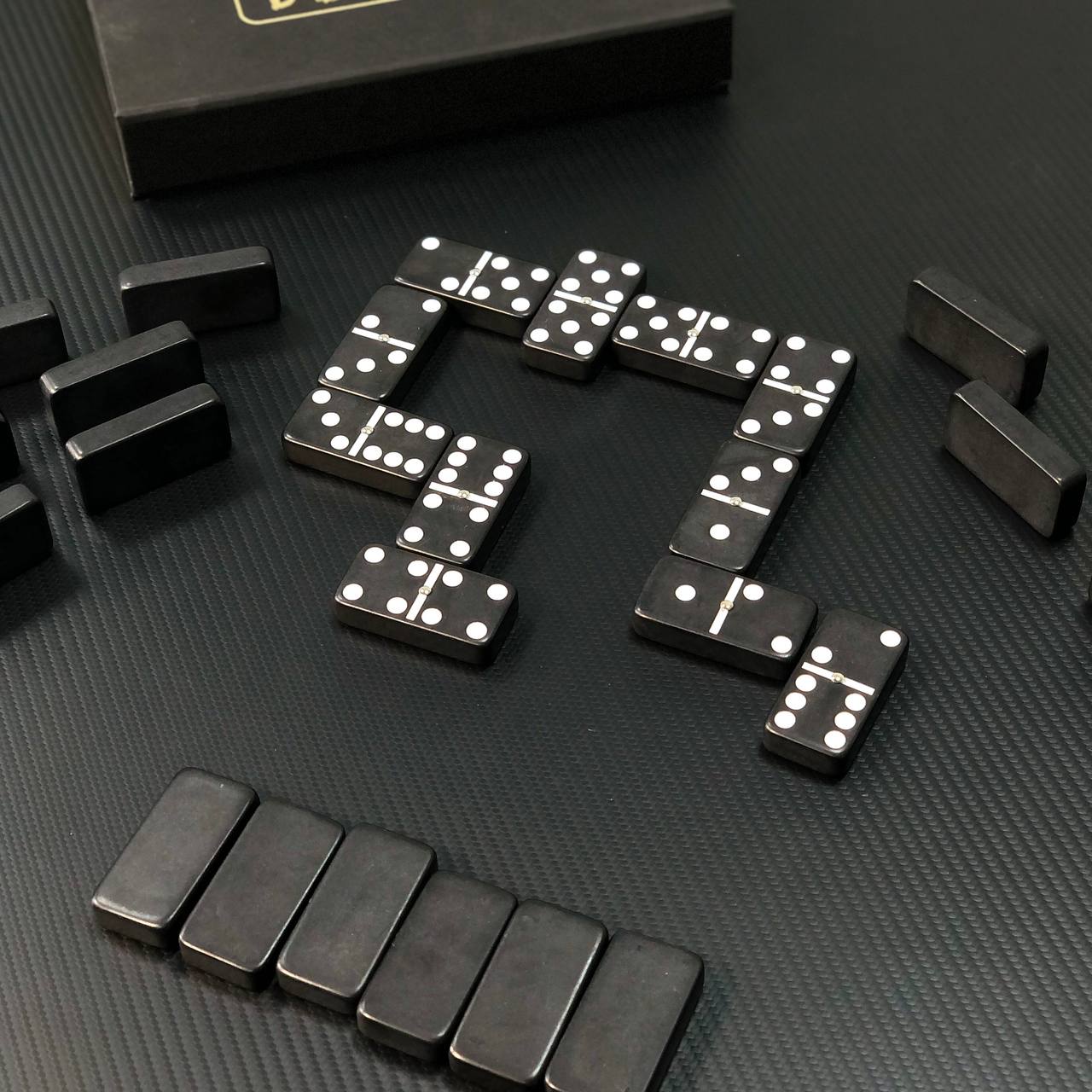 Jeu de dominos noirs 53 x 24 mm dans une boîte de rangement, qualité supérieure, prêt à offrir