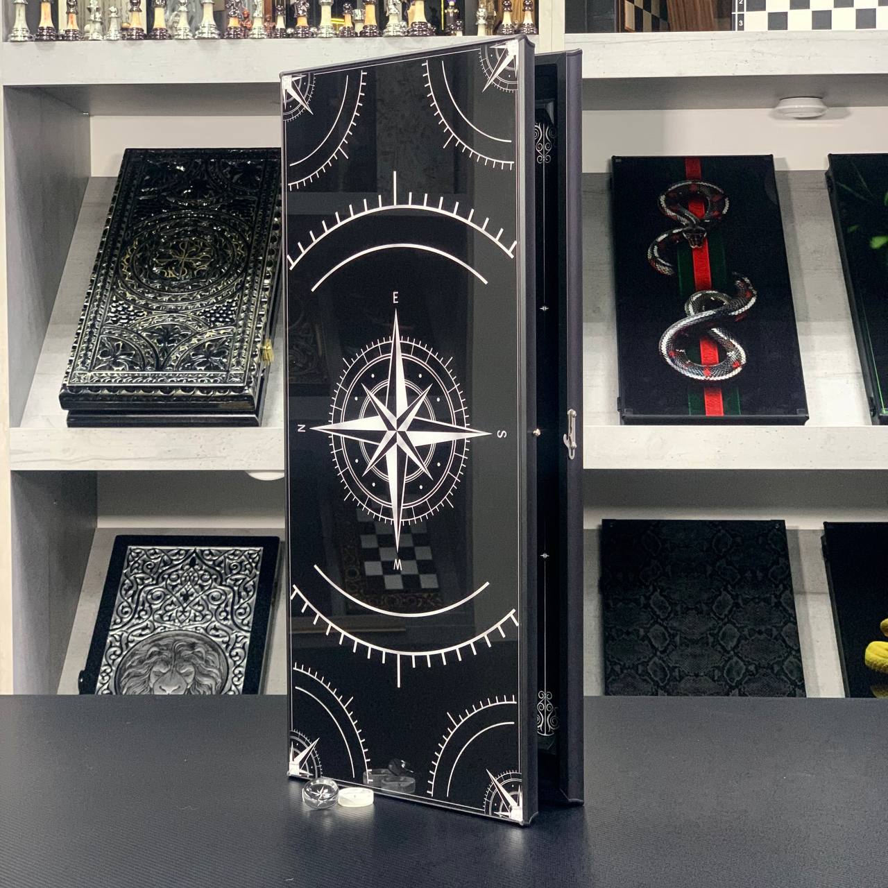 Jeu de backgammon en verre de luxe fait à la main 61 x 27 cm. Personnalisé, prêt à offrir