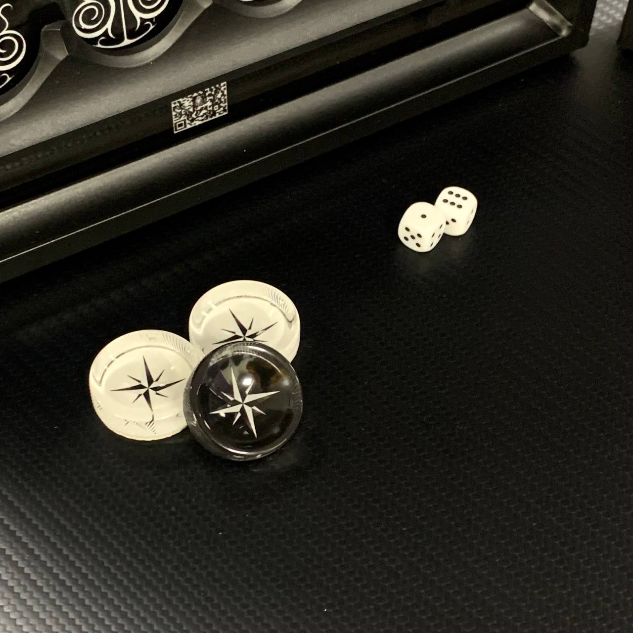 Jeu de backgammon en verre de luxe fait à la main 61 x 27 cm. Personnalisé, prêt à offrir