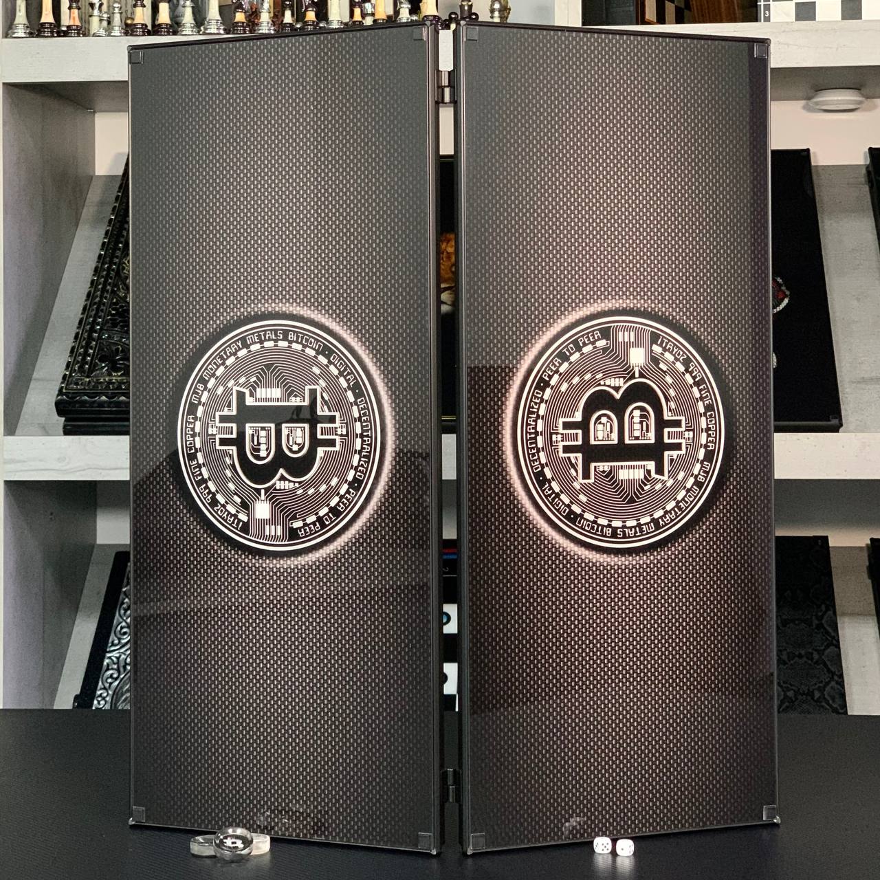 Plateau de backgammon en verre « Carbon-Bitcoin » 61 x 27 cm, jeu de société de luxe prêt à offrir
