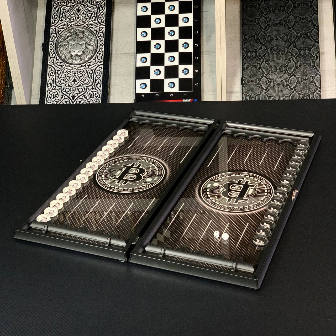 Glas-Backgammon-Brett "Carbon-Bitcoin" 61*27cm, Luxus-Geschenk-fertiges Brettspiel-Set