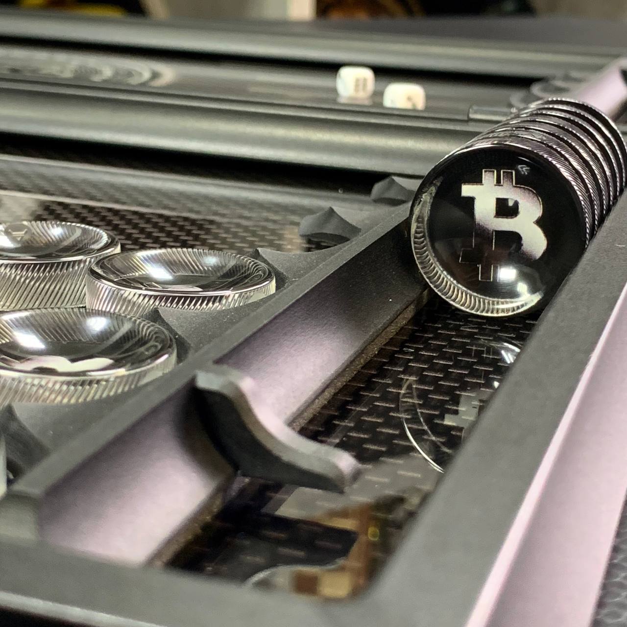Plateau de backgammon en verre « Carbon-Bitcoin » 61 x 27 cm, jeu de société de luxe prêt à offrir