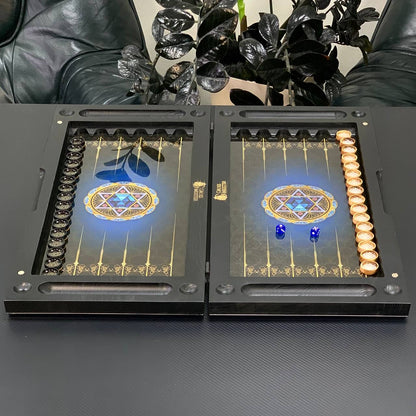 Backgammon exclusif en verre et bois avec scorpion. Prêt à offrir et personnalisable.