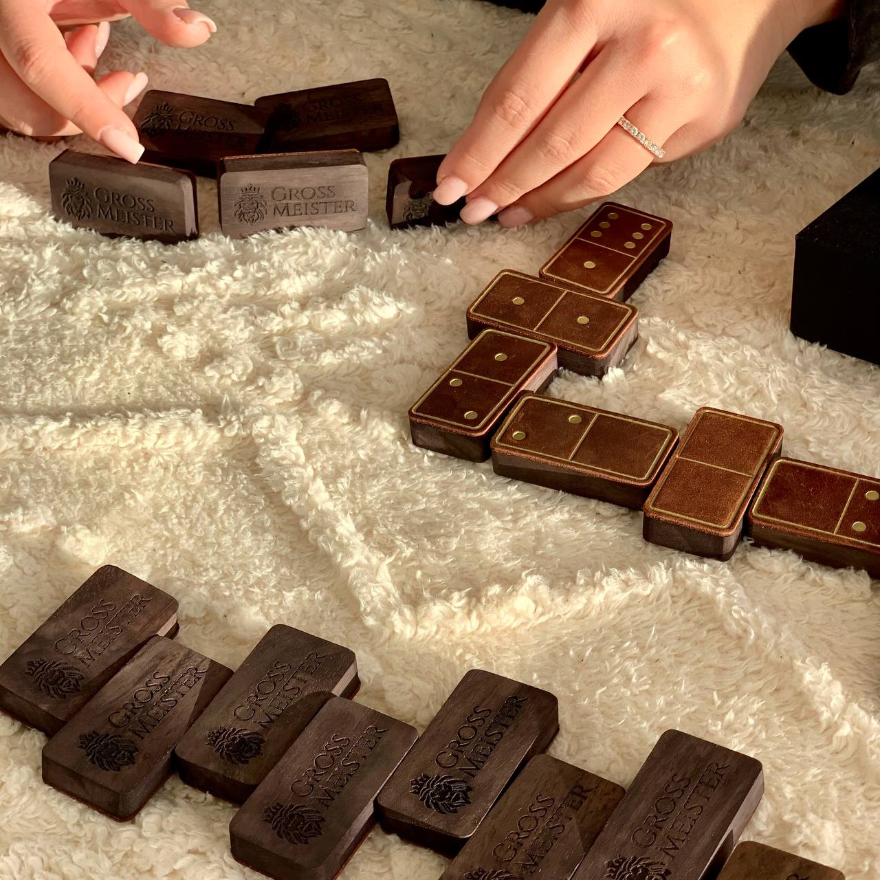 Luxuriöses Domino-Set aus Holz und elegantem Leder, 52*27*12mm braune Dominosteine, Geschenkfertig