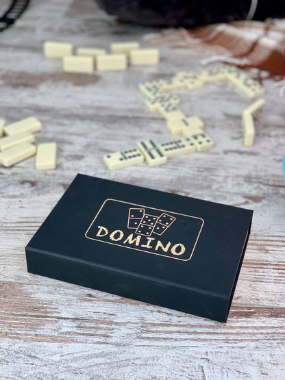 Elegantes Acryl-Domino-Set in Holzbox | Karton, 53 x 27 x 12 mm Dominogröße. Geschenkfertig