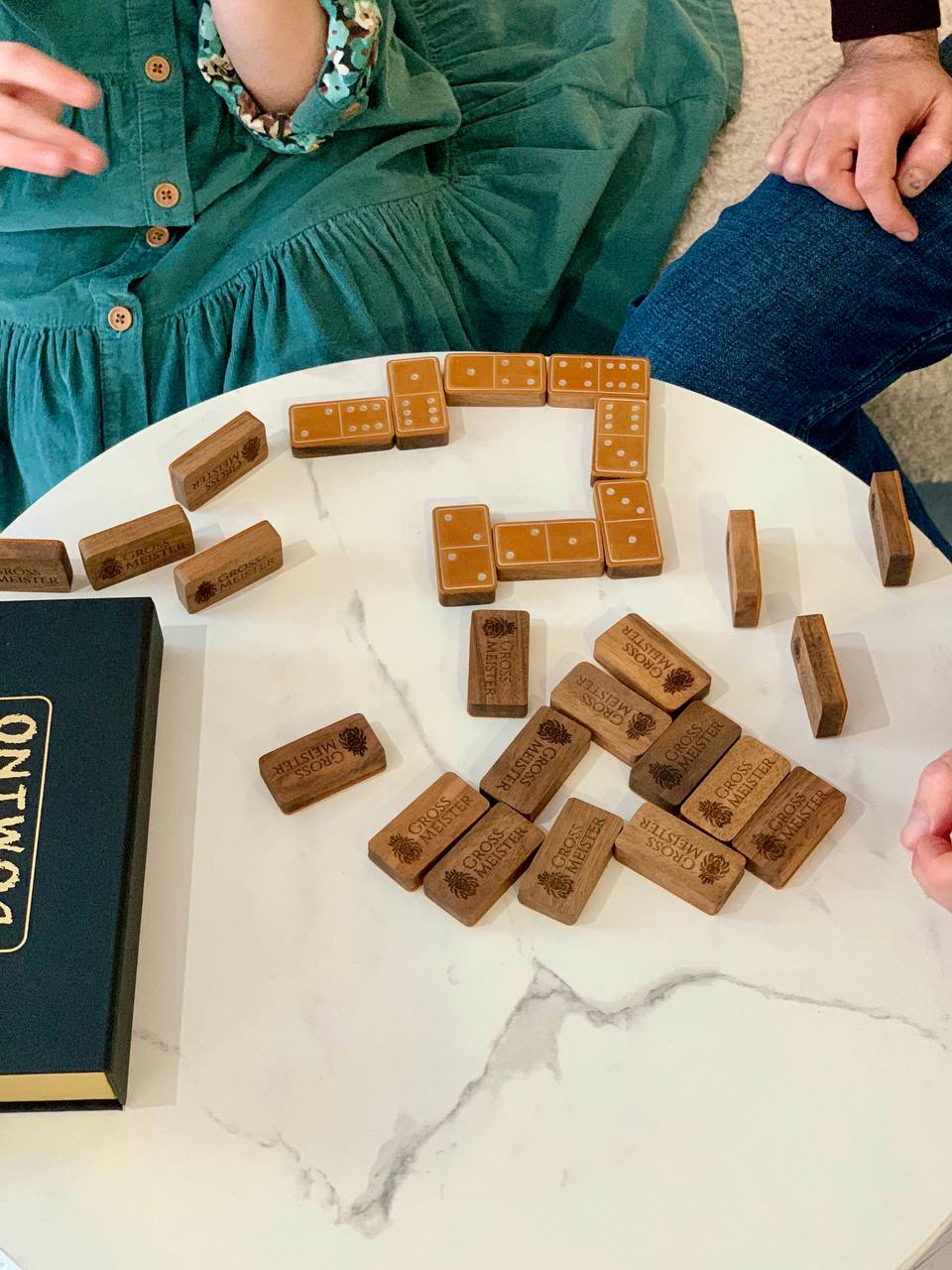 Luxuriöses Domino-Set aus Holz und elegantem Leder, 52*27*12mm orange Dominosteine, Geschenkfertig