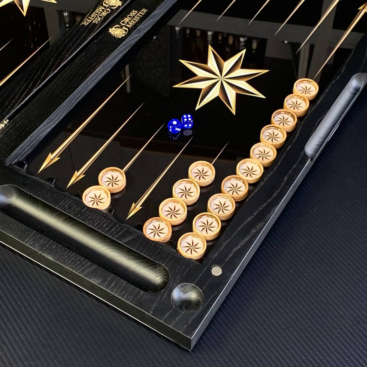 Backgammon exclusif en verre et bois avec étoile. Prêt à offrir et personnalisable.