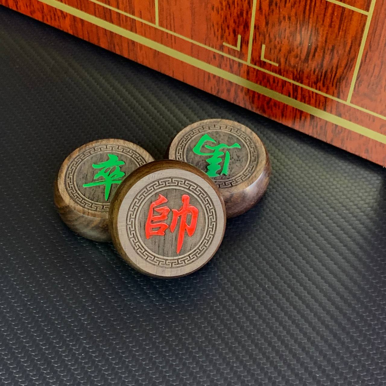 Jeu d'échecs chinois classique en bois Xiangqi, jeu d'échecs de voyage de taille compacte, cadeau insolite pour papa, prêt à offrir 