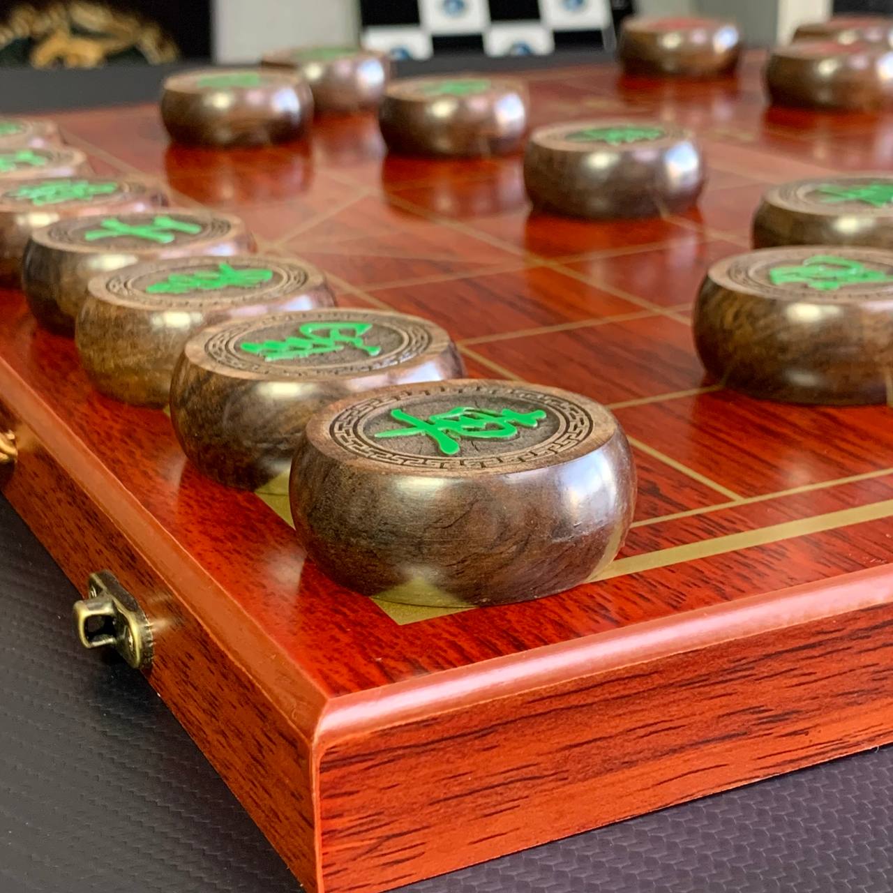 Jeu d'échecs chinois classique en bois Xiangqi, jeu d'échecs de voyage de taille compacte, cadeau insolite pour papa, prêt à offrir 