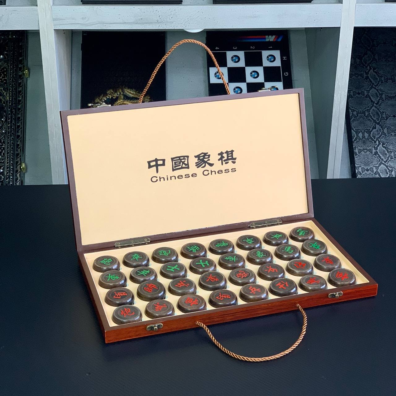 Jeu d'échecs chinois classique en bois Xiangqi, jeu d'échecs de voyage de taille compacte, cadeau insolite pour papa, prêt à offrir 