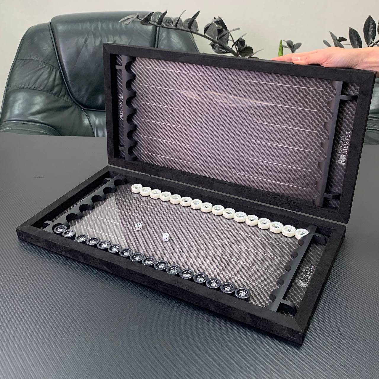 Jeu de backgammon classique en métal et carbone fait main 60*30cm, prêt à offrir VIP
